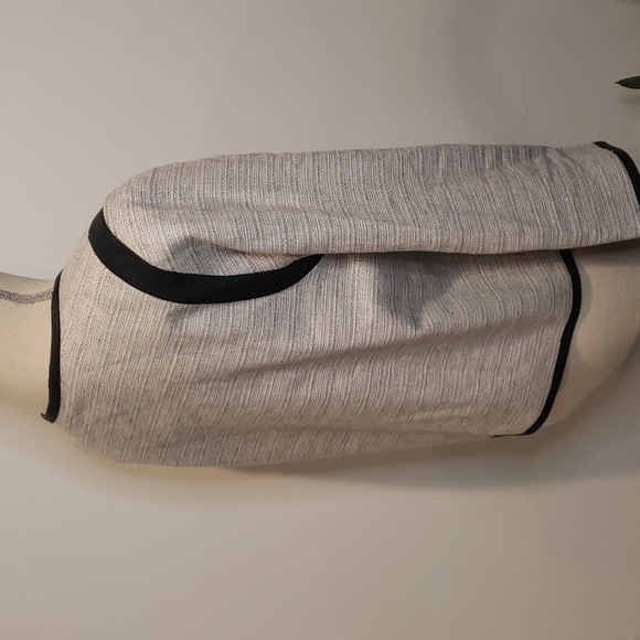 HARVE BENARD Cropped Linen Blazer with Faux Tweed Leather Trim - Picture 4 of 9